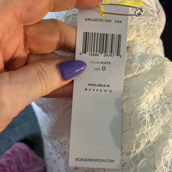 BCBGeneration Lace Pencil Skirt NWT White Floral Size 0 Partially Lined - Picture 8 of 12